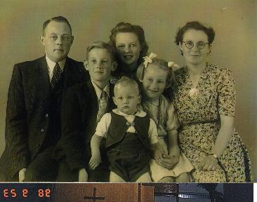 Mr. Charles Huizenga, Jane, Mrs. Patricia Huizenga, John, Sylvia Sidney